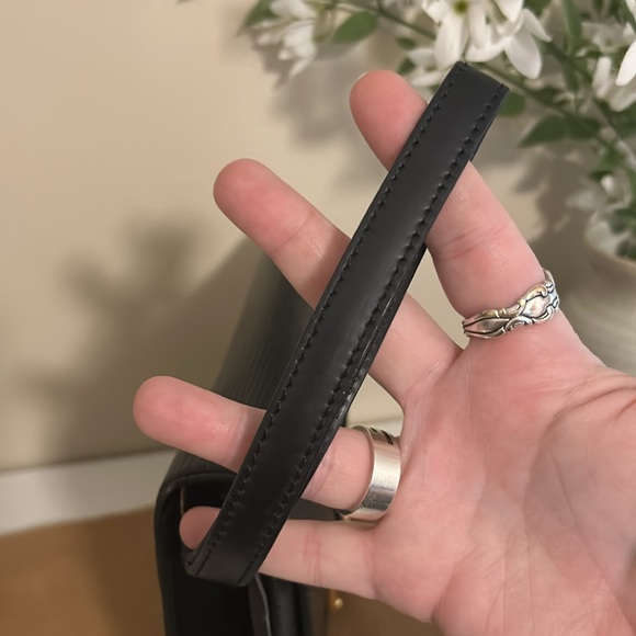 Louis Vuitton Epi Dragonne Clutch with Dustbag & COA - Picture 7 of 15